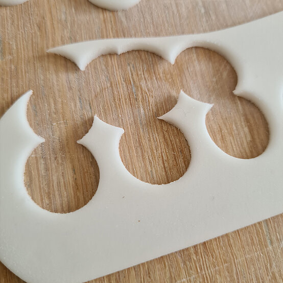 How-to-Make-a-Platinum-Jubilee-Showstopper-Cake_Step5h.jpg?sw=554&q=85