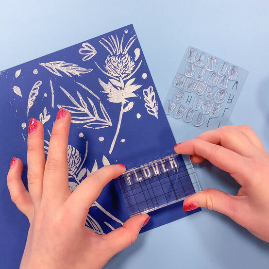 how-to-lino-cut-a-scottish-thistle-print_customise_step-3_3.jpg?sw=554&q=85