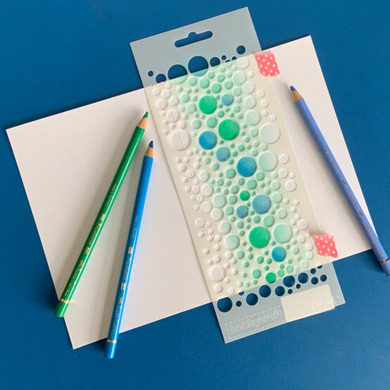 idea_stencilled-happy-birthday-card_step2.jpg?sw=554&q=85