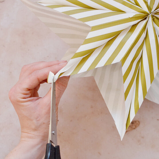 paper-bag-stars9.jpg?sw=554&q=85