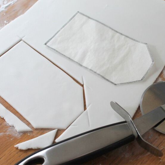 biscuit-luggage-tag_step-5a.jpg?sw=554&q=85