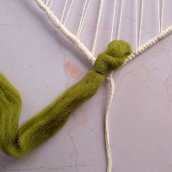 Idea_how-to-make-a-woven-heart-wreath_step7a.jpg?sw=554&q=85