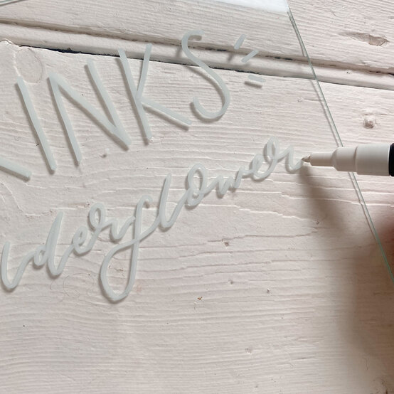 glass-lettering-step3.jpg?sw=554&q=85