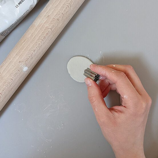 air-dry-clay-jewellery-cactus-holder_4.jpg?sw=554&q=85