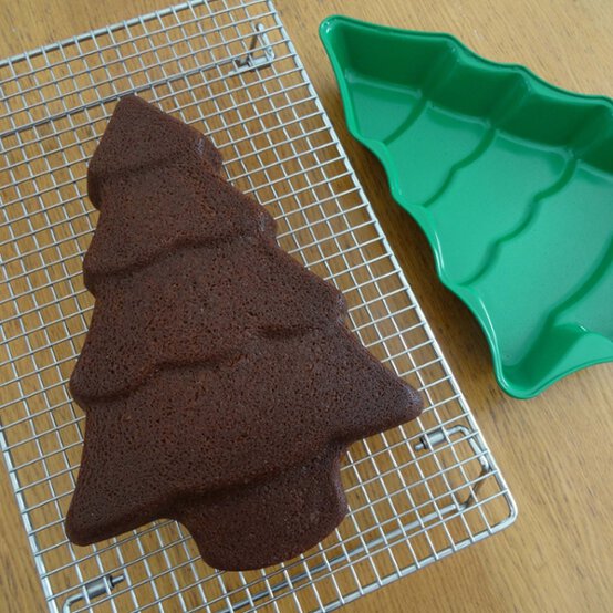 Idea_how-to-make-a-christmas-grazing-board_step3a.jpg?sw=554&q=85