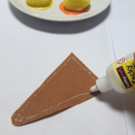 idea_messy-crafts-for-kids-icecream_step5a.jpg?sw=554&q=85