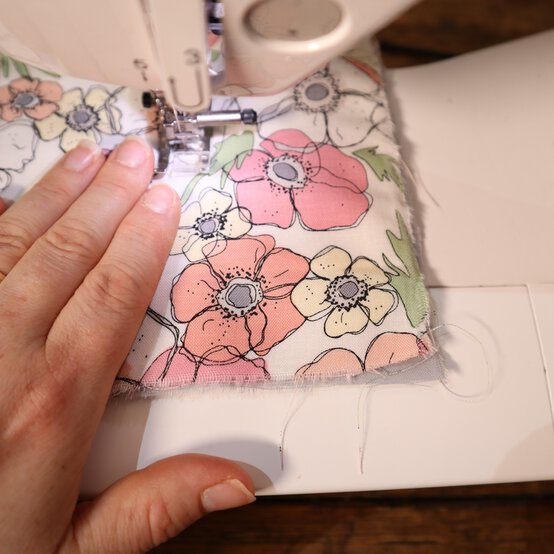 cutlery-roll_step4_2.jpg?sw=554&q=85