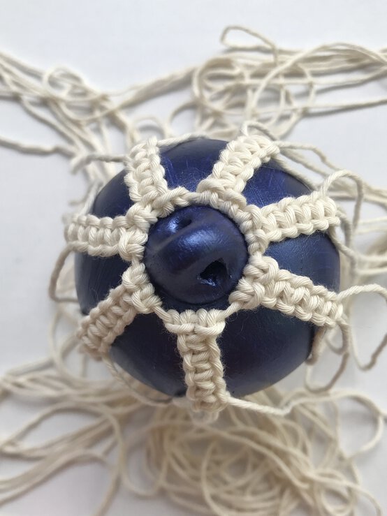 how_to_make_macrame_baubles_blue_tutorial_step-10.jpg?sw=554&q=85