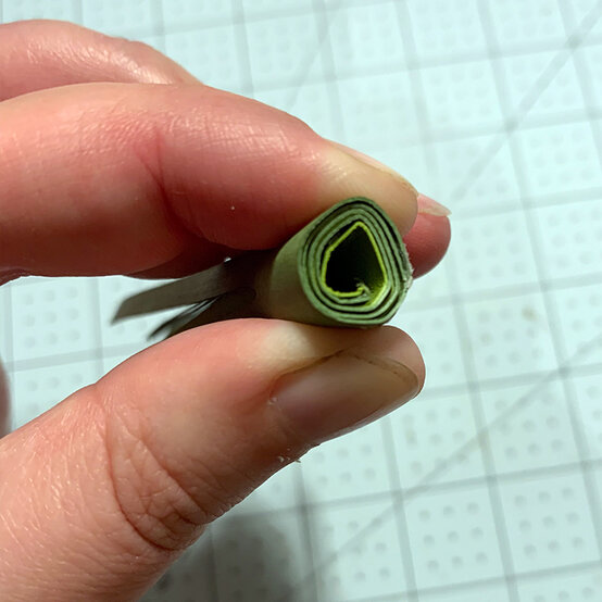 cricut_carrot-treat-box_step8_3.jpg?sw=554&q=85