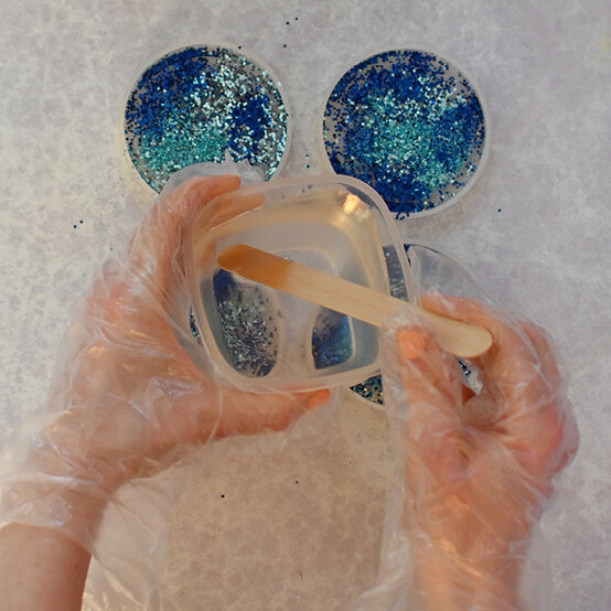 how_to_make_glitter_resin_coasters_10.jpg?sw=554&q=85