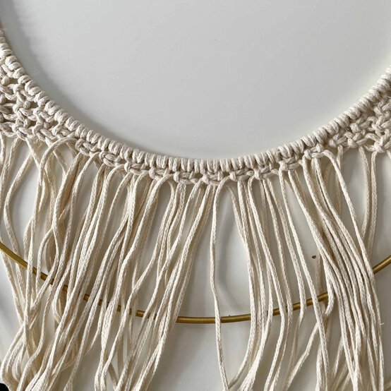 Idea_how-to-make-a-christmas-macrame-wreath_step11b.jpg?sw=554&q=85