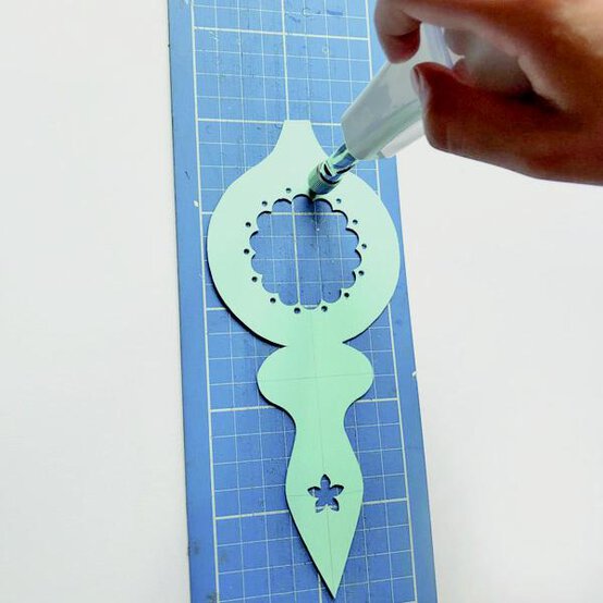 vintage-baubles-2.jpg?sw=554&q=85