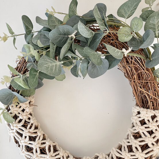 How-to-Make-a-Macrame-Wreath_Step%209.jpeg?sw=554&q=85