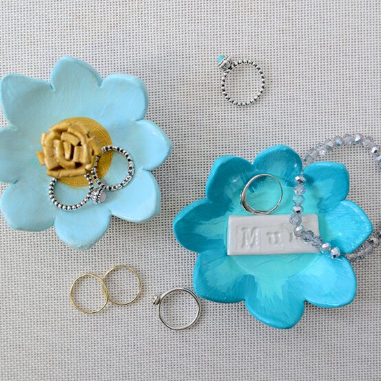 clay_flower_ring_dishes.jpg?sw=554&q=85