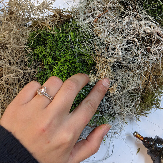 moss-spring-easter-wreath-10.jpg?sw=554&q=85