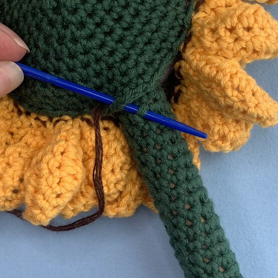 How-to-Crochet-Flowers_Sunflower%20Sewing%20UP%20%281%29.JPEG?sw=554&q=85