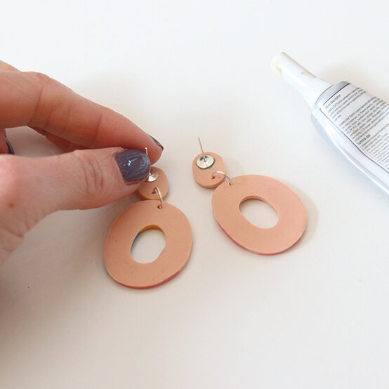 Earring%205.jpg?sw=554&q=85