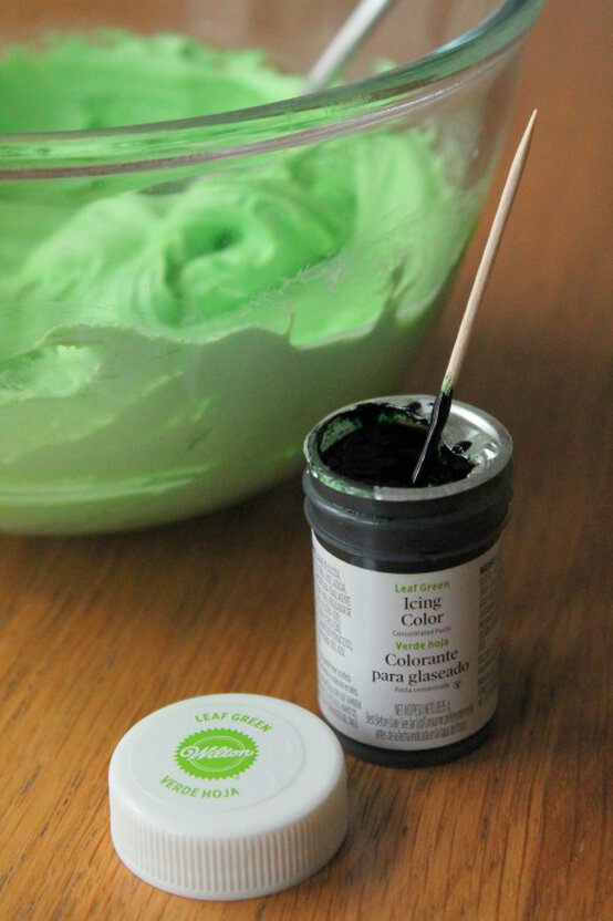 grass-cupcakes.jpg?sw=554&q=85