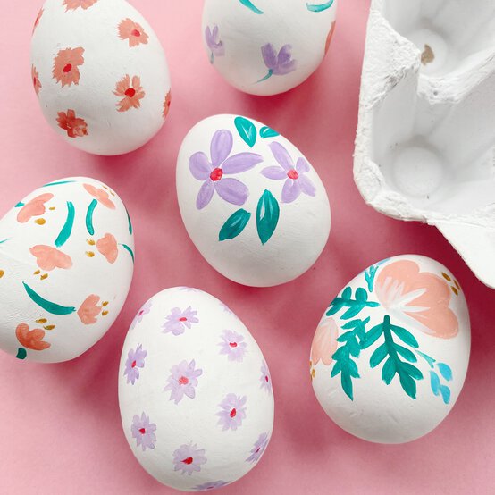 how-to-make-floral-painted-eggs_final3.jpg?sw=554&q=85