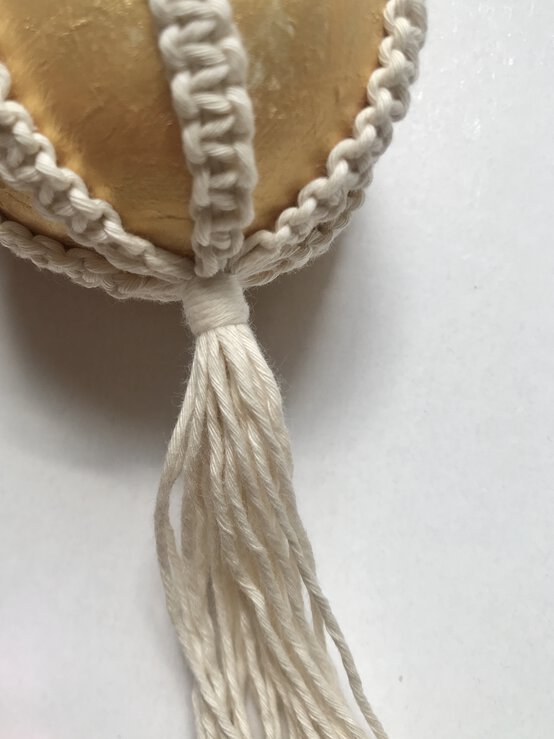 how_to_make_macrame_baubles_gold_tutorial_step-6.jpg?sw=554&q=85