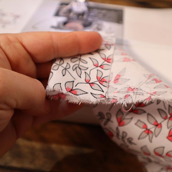 letter-cushion_step4.jpg?sw=554&q=85