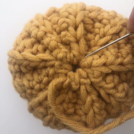 how-to-crochet-a-collection-of-pumpkins-step-1f.jpg?sw=554&q=85
