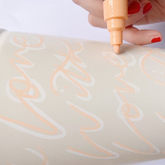 3-ways-to-decorate-vases-16.jpg?sw=554&q=85