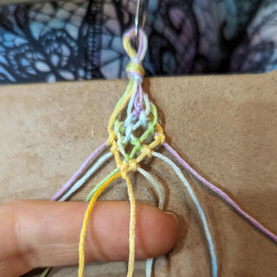 ideas%5Fhow%2Dto%2Dmake%2Dfriendship%2Dbracelets%5Fleaves%2Dbracelet%2D2d.jpg?sw=554&q=85