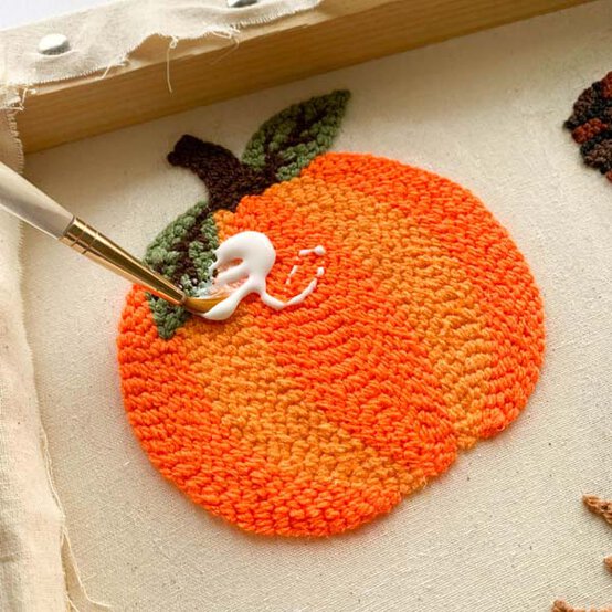 ideas%5Fhow%2Dto%2Dmake%2Dautumn%2Dpunch%2Dneedle%2Dcoasters%5Fstep%2D5c.jpg?sw=554&q=85