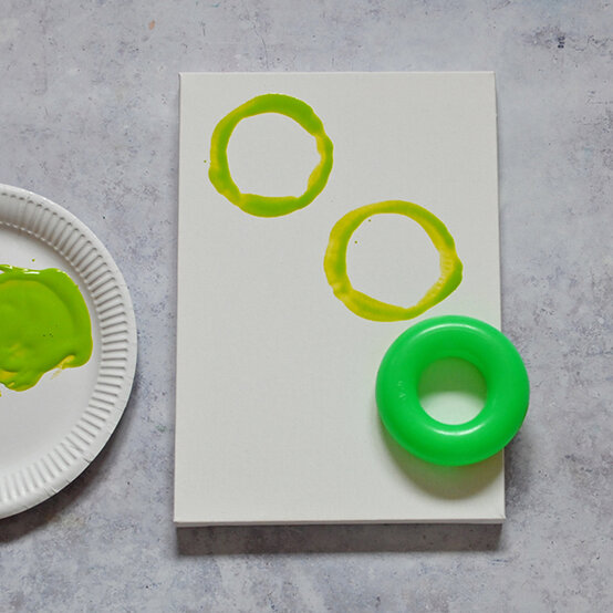 art-ideas-to-do-with-your-baby28.jpg?sw=554&q=85