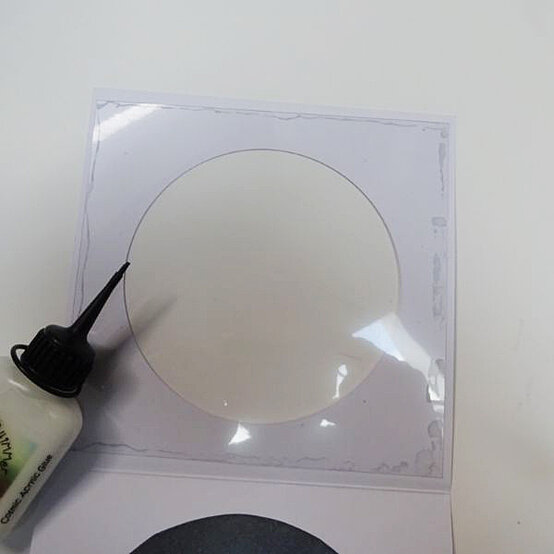 die-cut-santa-card_step3.jpg?sw=554&q=85