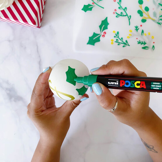 personalised-decorated-ceramic-baubles-5.jpg?sw=554&q=85