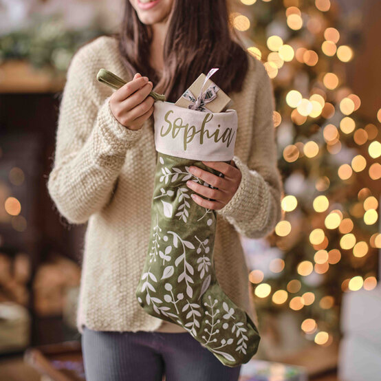 idea_botanical-round-up_stocking.jpg?sw=554&q=85