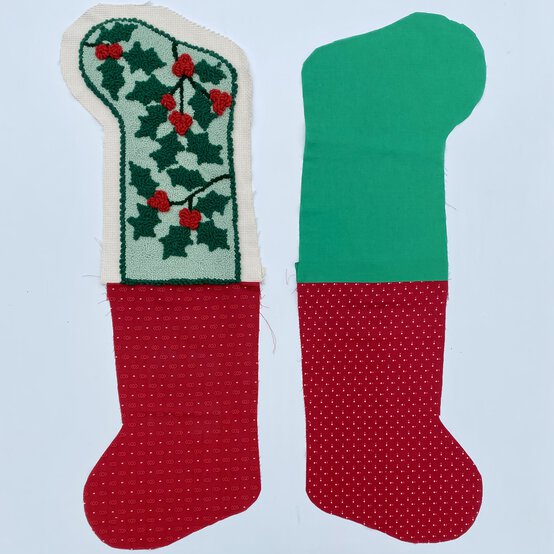 christmaspunchneedlestocking_step_13_top_hem.jpg?sw=554&q=85