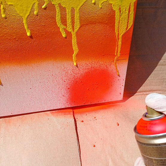 idea_gravity-drip-canvas-with-spray-paint_step8a.jpg?sw=554&q=85