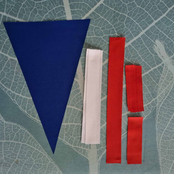 Idea_how-to-make-union-flag-bunting_step1.jpg?sw=554&q=85