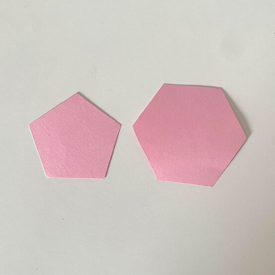 idea_how-to-make-a-football-cake_step8.jpg?sw=554&q=85