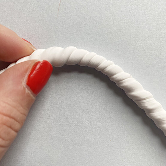 hair-clips-becki-clark-fimo-step-4.jpg?sw=554&q=85