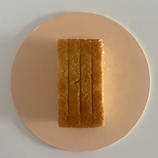 idea_how-to-decorate-a-rocket-cake_step2b.jpg?sw=554&q=85