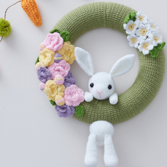 amigurumi-easter-wreath.jpg?sw=554&q=85