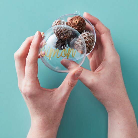 personalised-baubles-step-13.jpg?sw=554&q=85