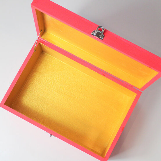 kids-santa-box-1b.jpg?sw=554&q=85