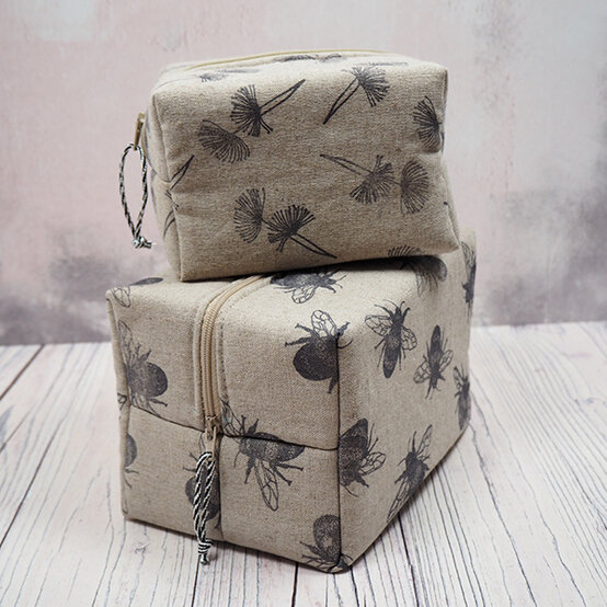 printed-boxy-bag-8.jpg?sw=554&q=85