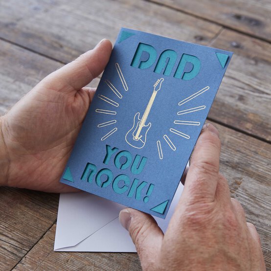 cricut-foiled-fathers-day-card.jpg?sw=554&q=85