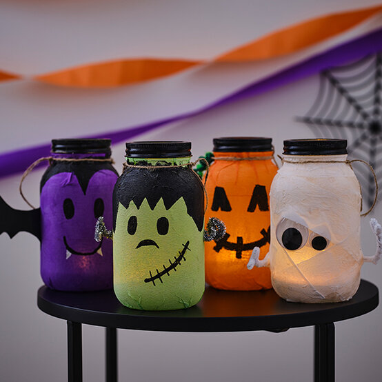 grinning-pumpkin-lantern.jpg?sw=554&q=85