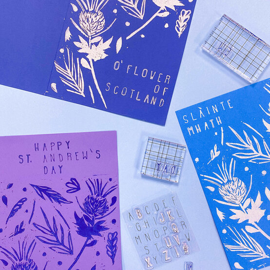 how-to-lino-cut-a-scottish-thistle-print_customise_step-3_4.jpg?sw=554&q=85