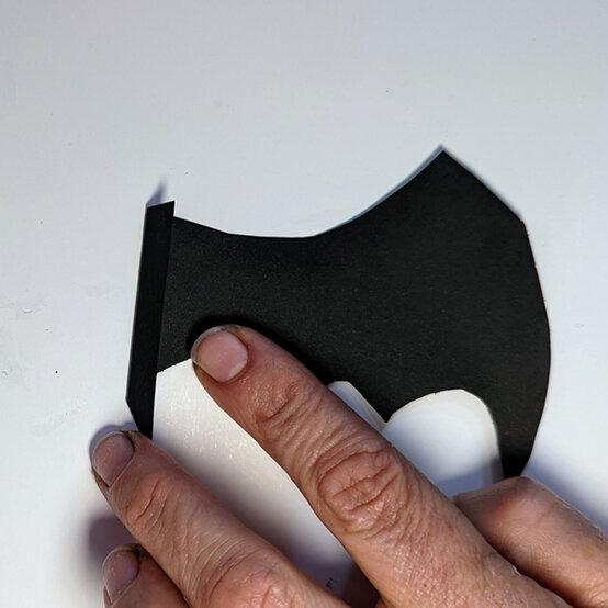 idea_halloween-glass-lanterns-bat_step3b.jpg?sw=554&q=85