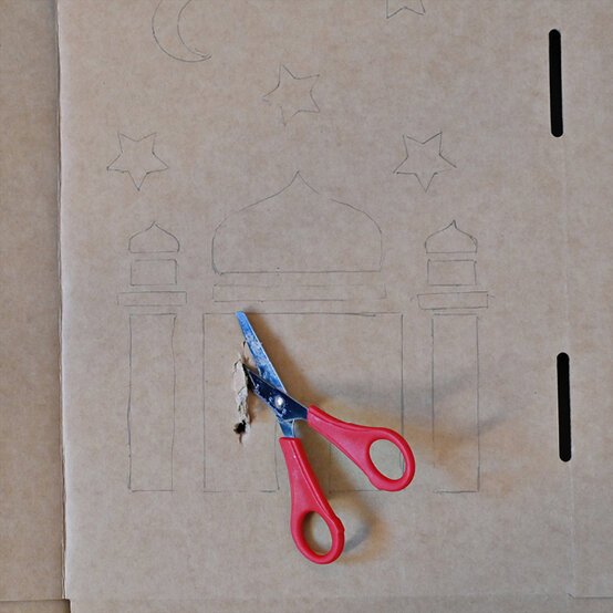 how-to-make-a-lightbox-for-ramadan-step-3.jpg?sw=554&q=85