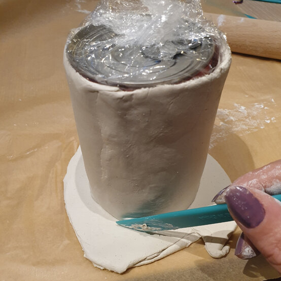 idea_messy-crafts-for-kids-pots_step4a.jpg?sw=554&q=85