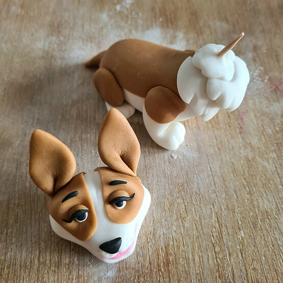 How-to-Make-a-Platinum-Jubilee-Showstopper-Cake_Step27a.jpg?sw=554&q=85